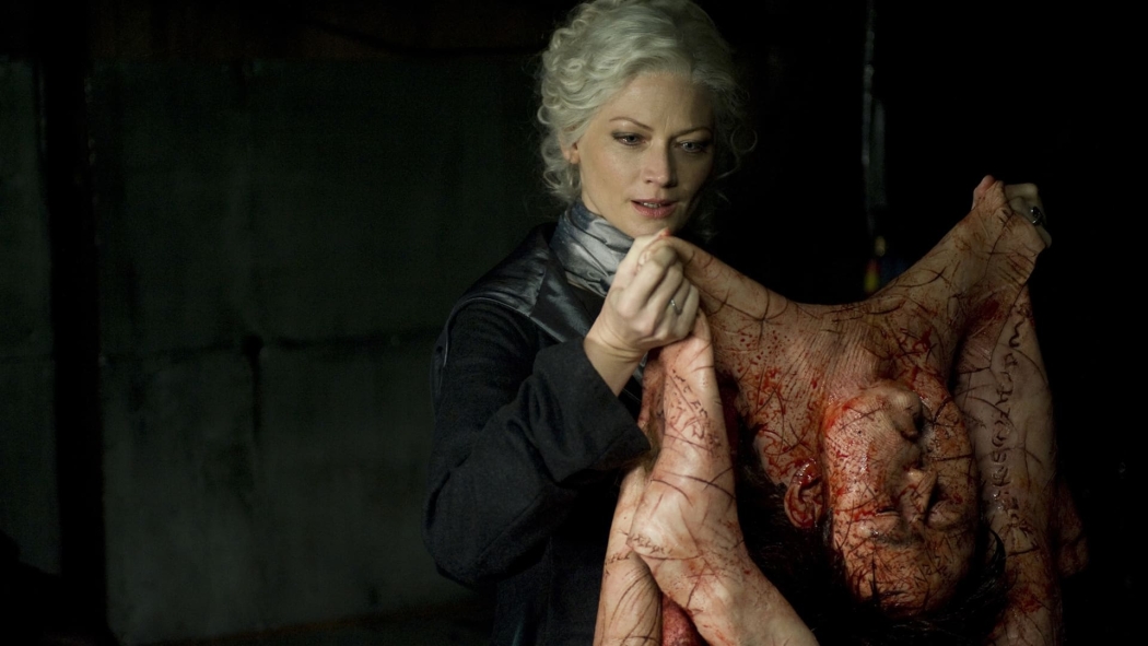 Clive Barker'dan kan kitabı izle